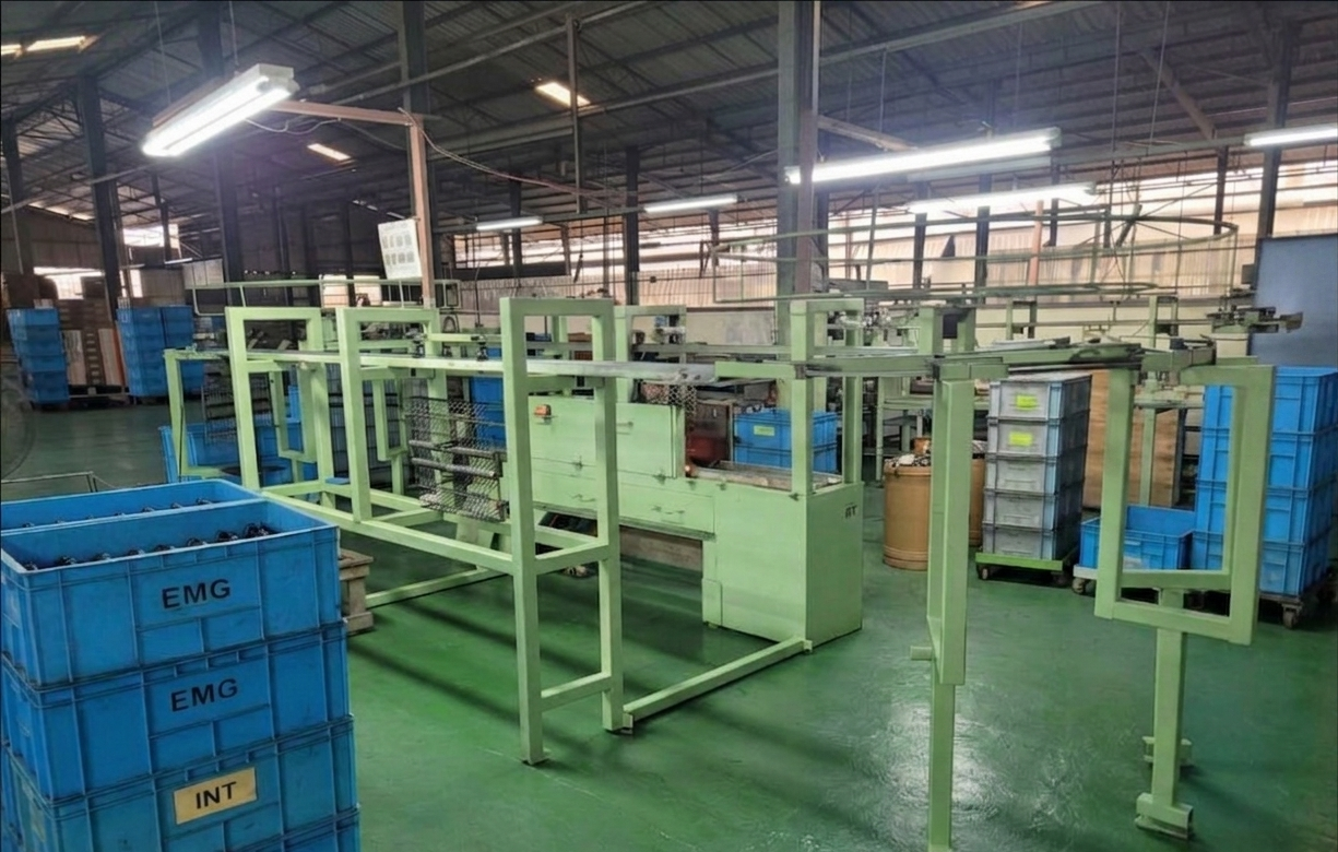 Industrial powder coating line for metal component surface finishing